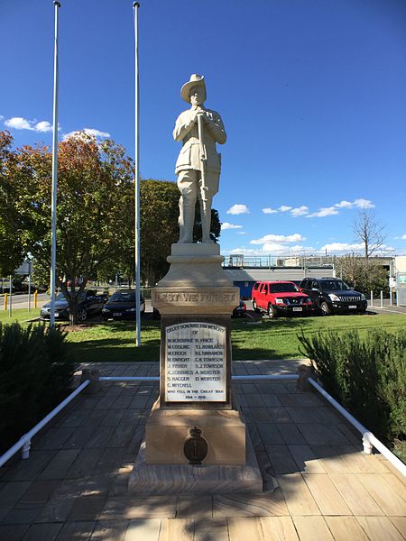 Photo of a statue of a soldier in Brisbane