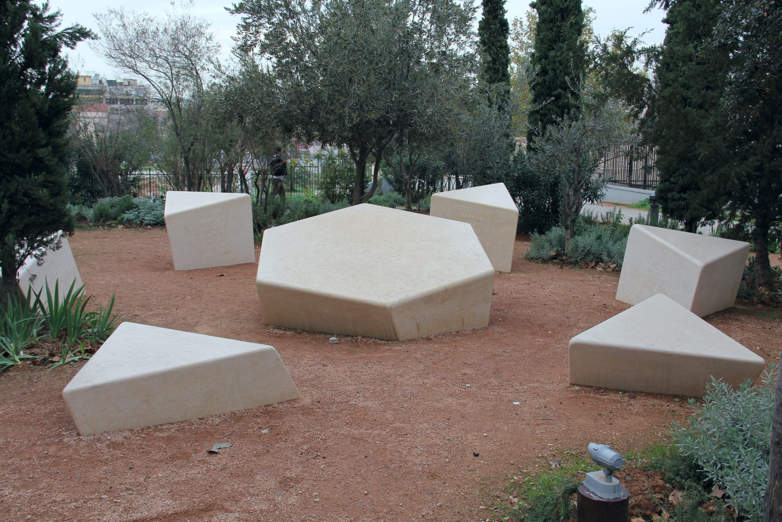 Photo of large white rocks placed in a garden in a circular shape