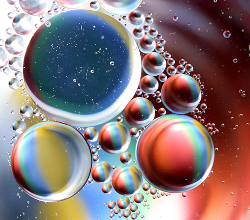macroscopic image of oil and water show, oil is a nonpolar compound and, hence, will not dissolve in water.